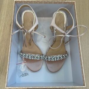 NWT - Jewel Badgley Mischka Uzuri - Champagne block heel w/ jewel strap - size 8